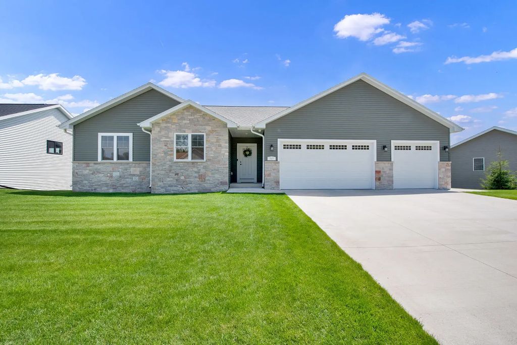 717 Drumlin Dr, Kewaskum