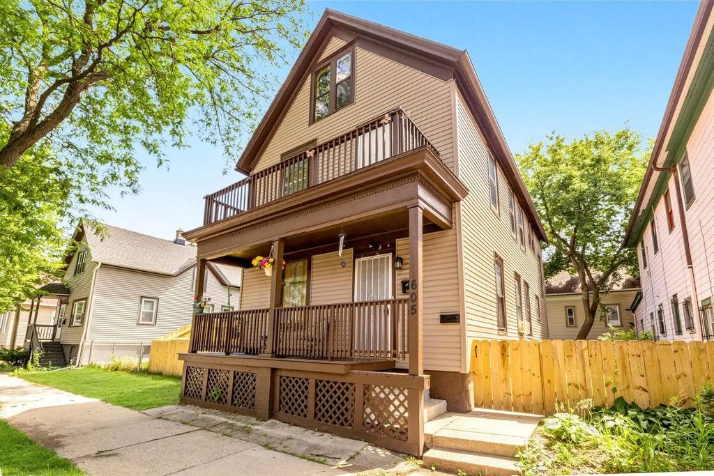 605 E Wright St Upper, Milwaukee