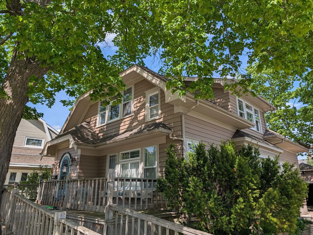431 West Blvd Upper, Racine