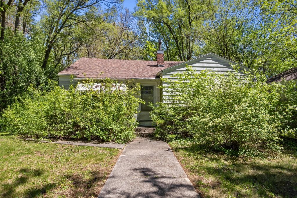 N2404 Loverture Dr, Bloomfield