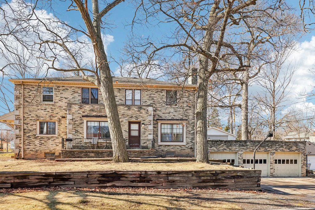4703 W Jackson Park Dr, Milwaukee
