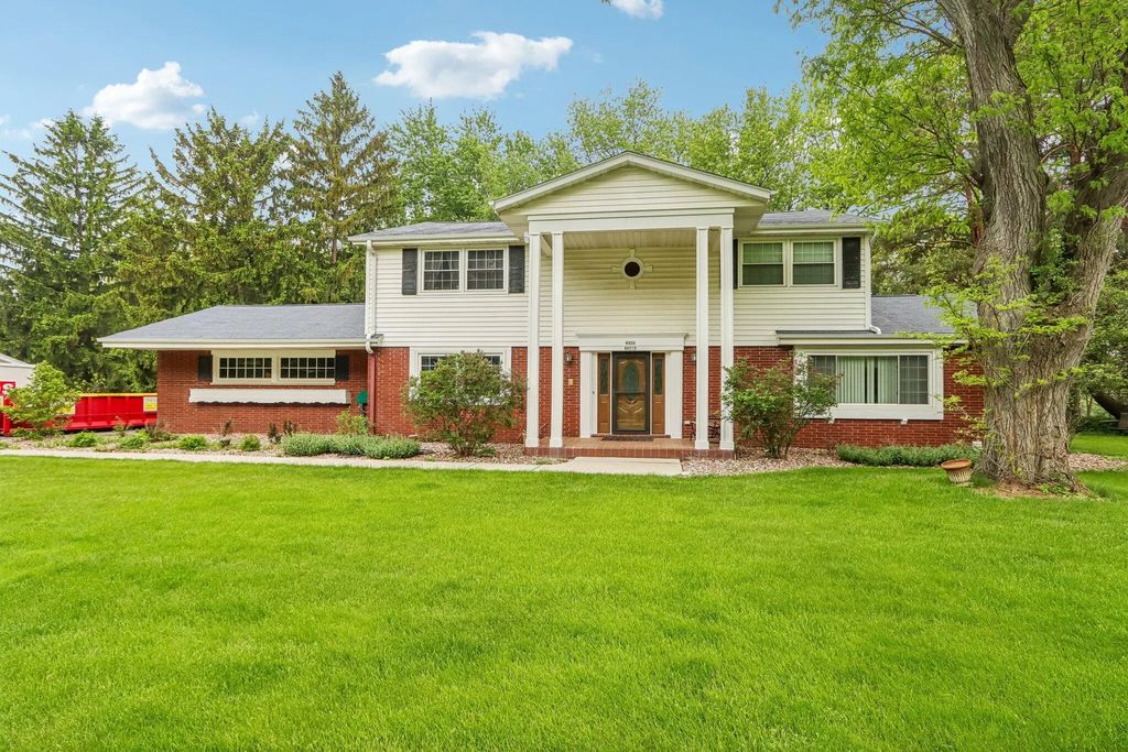 W326n6575 Sylvian Dr, Merton