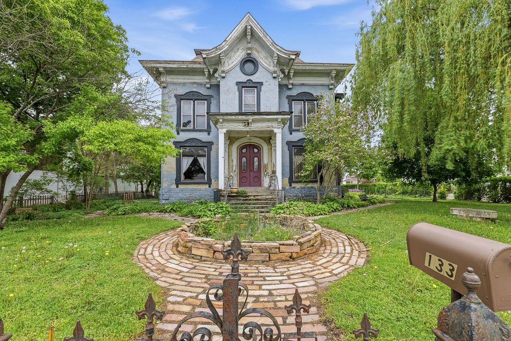 133 W Division St, Fond Du Lac