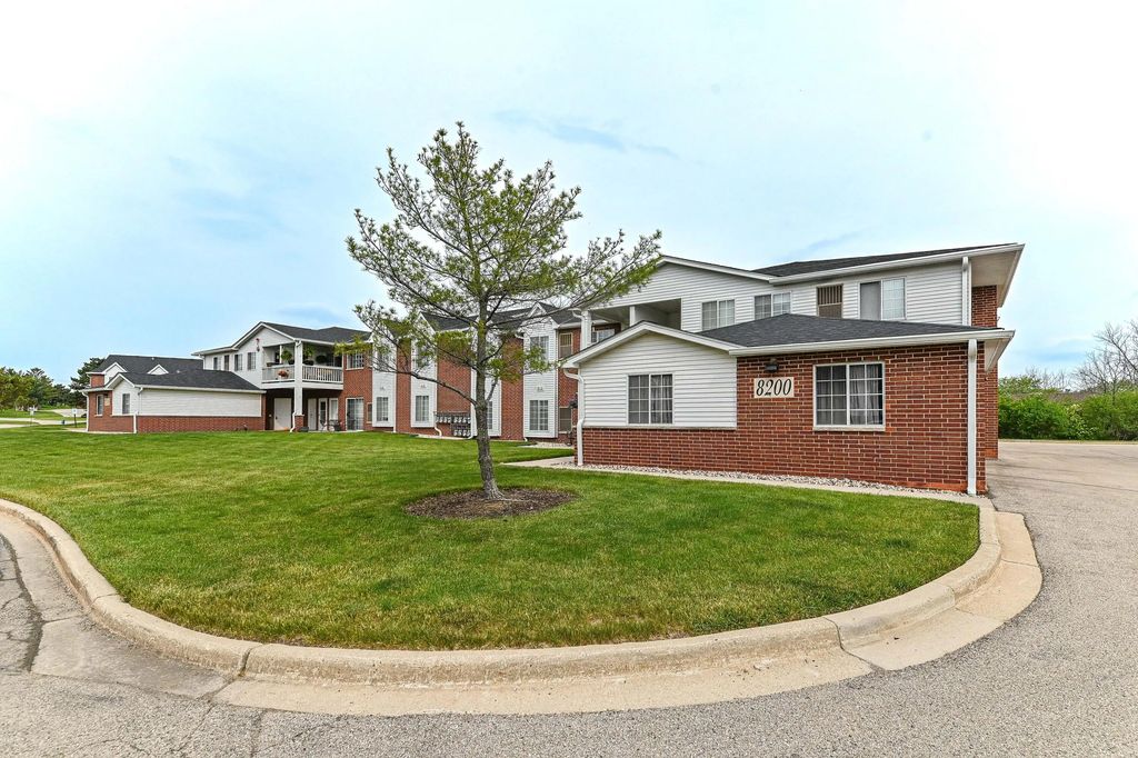 8200 Lexington Pl 12, Pleasant Prairie
