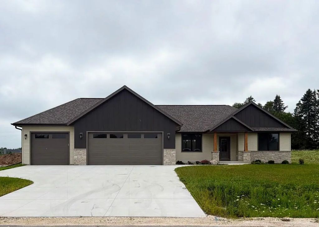 3518 Parkside Dr, Sheboygan