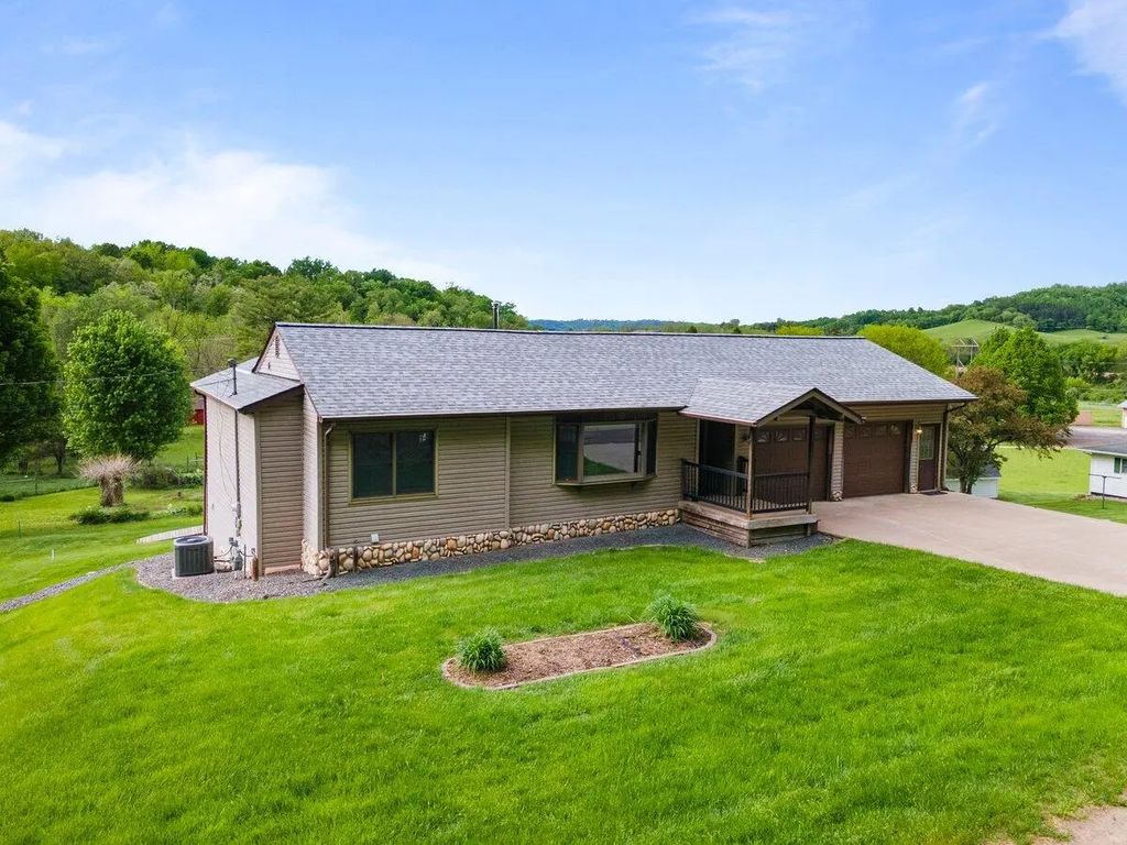 N3365 Miller Rd, Medary