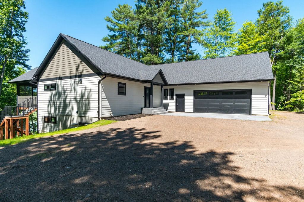 2568 28 1/4 St, Cedar Lake