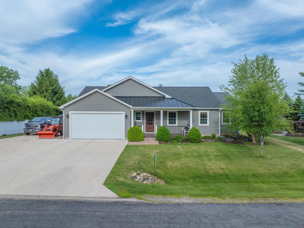 N1682 Washington Ave, Linn