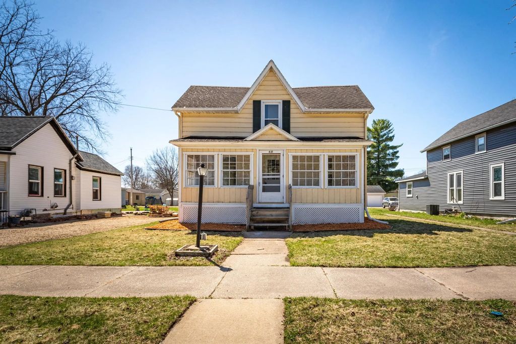 631 Pearl St, Sparta