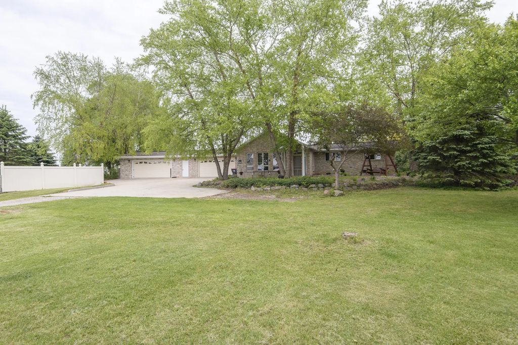 N8154 Lange Ln, Watertown