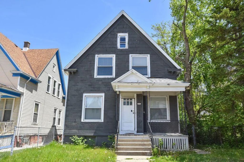 2932 N Holton St Upper, Milwaukee