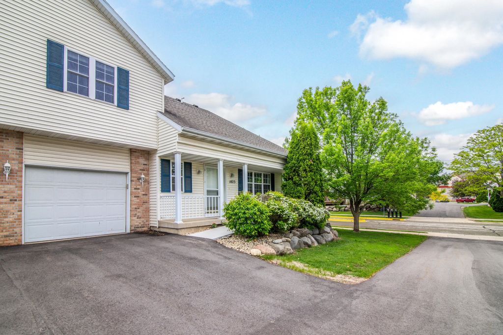 1023 Chandler Ln, Sun Prairie