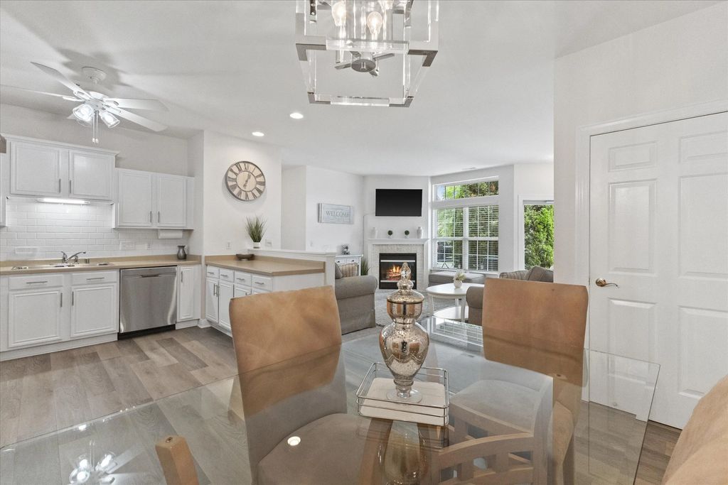 2230 W Vista Bella Dr, Oak Creek