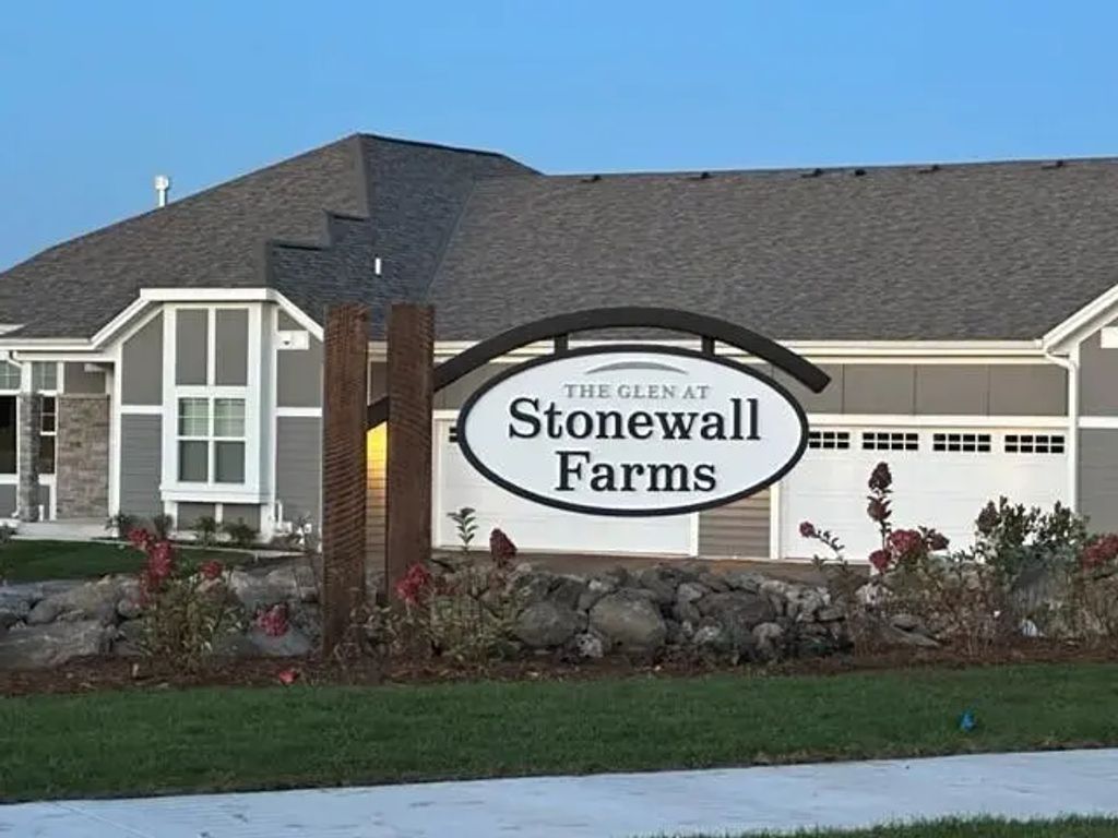868 S Verona Cir 23, Grafton