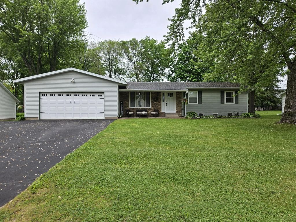 1216 W Main St -, Sparta