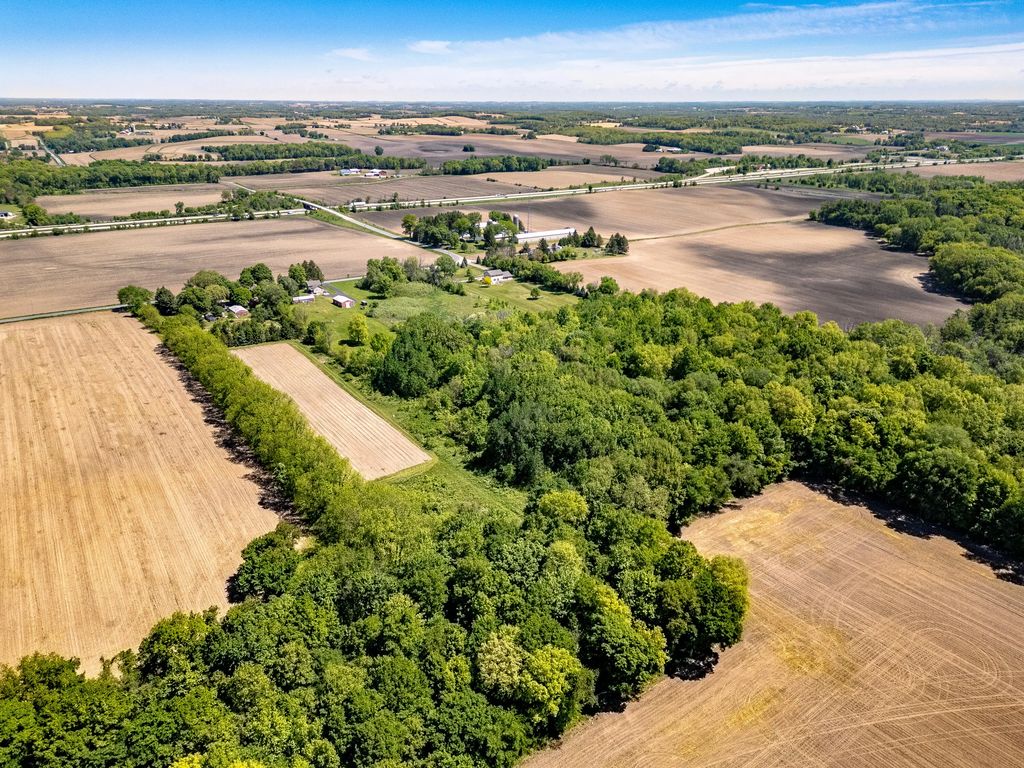 N6614 Ziebell Rd, Aztalan