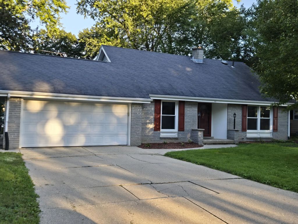 447 S Woodland Dr, Whitewater