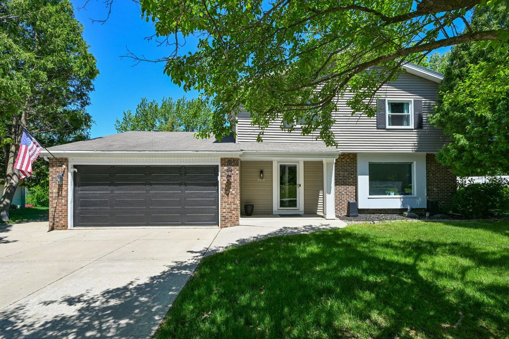 14390 W Wilbur Dr, New Berlin