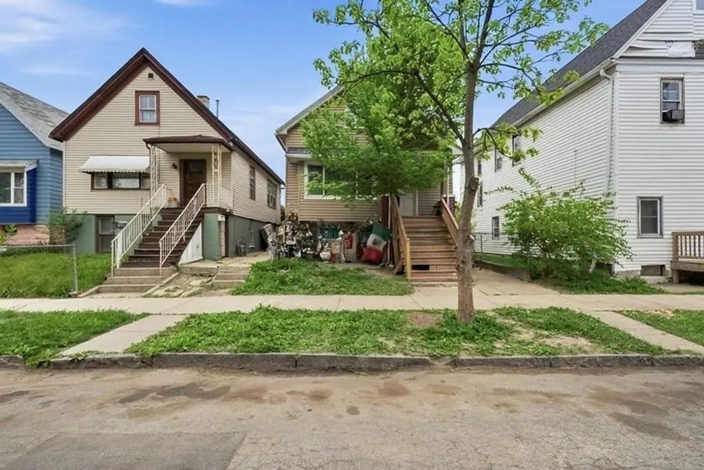 1978 S 12th St, Milwaukee