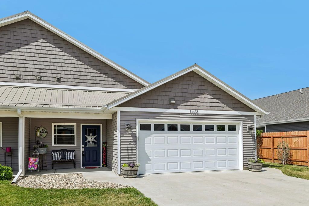 1720 Montclair Pl, Fort Atkinson