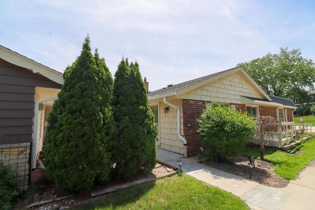 5324 Woodbridge Ln S, Greenfield