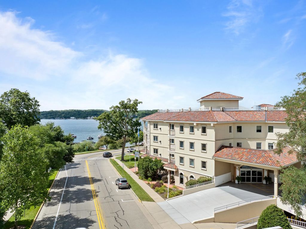 335 Wrigley Dr 410, Lake Geneva