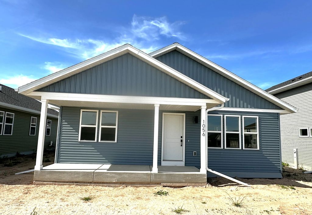 1056 Happy Ln, Sheboygan Falls