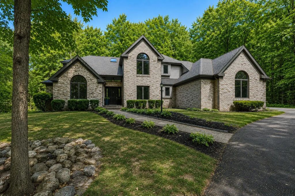 W5971 Pheasant Ln, Plymouth