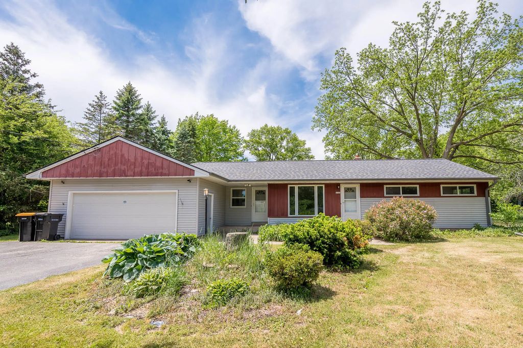 8507 N 64th St, Brown Deer