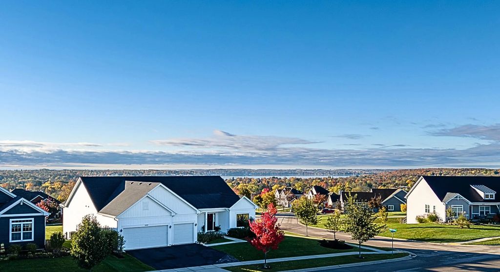 550 Ridgeview Ct, Lake Geneva