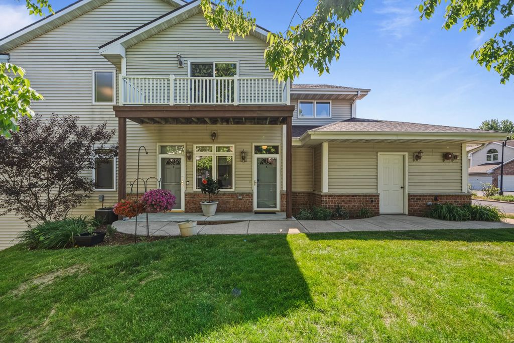 370 E Veterans Way 5, Mukwonago
