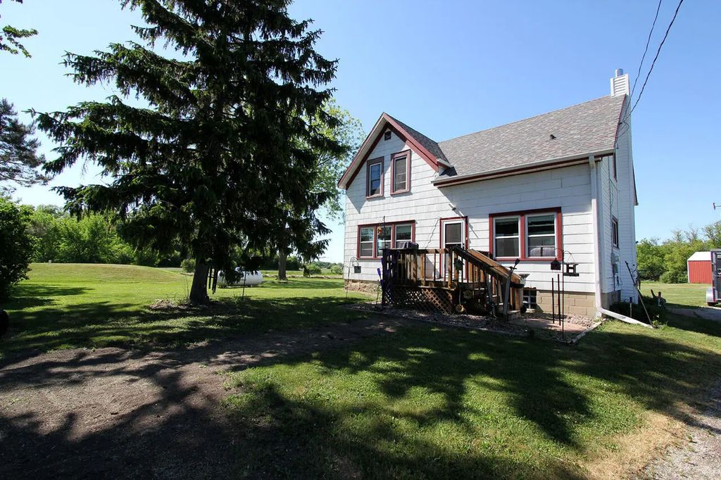 S106w17518 Muskego Dam Dr, Muskego