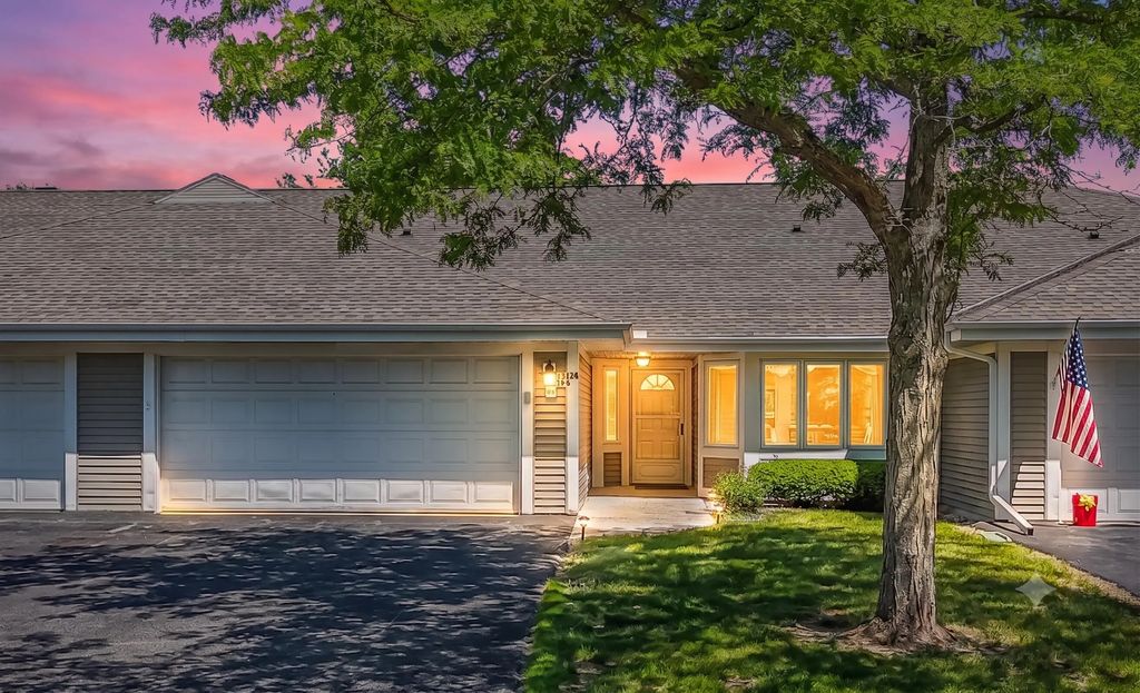 11014 Mequon Square Dr, Mequon