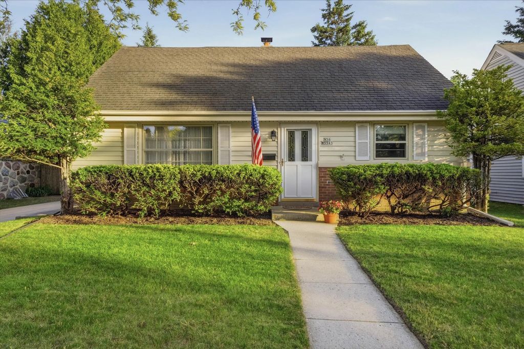 N56w5543 Sunnyside Ln, Cedarburg
