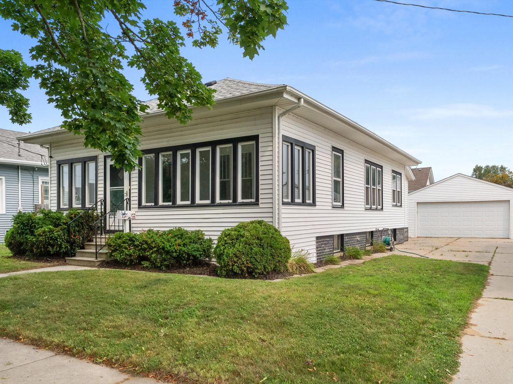 1520 Columbus St, Manitowoc