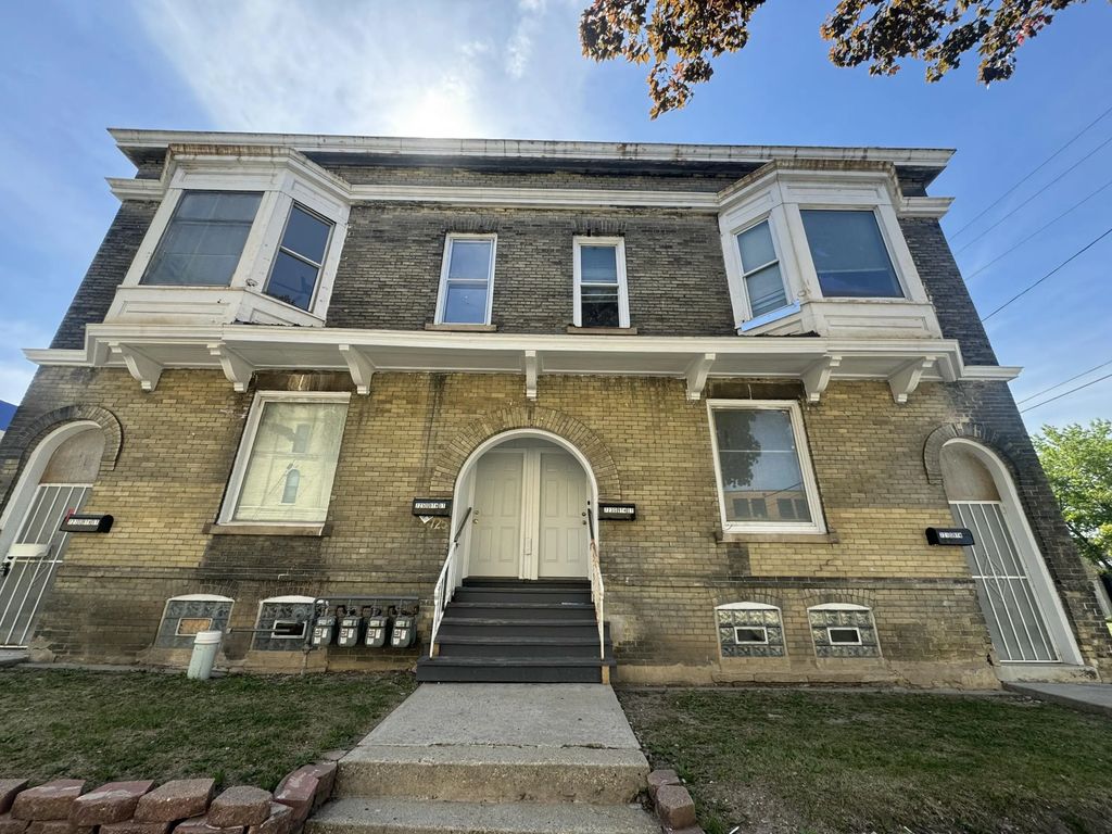 723 S 9th St, Milwaukee