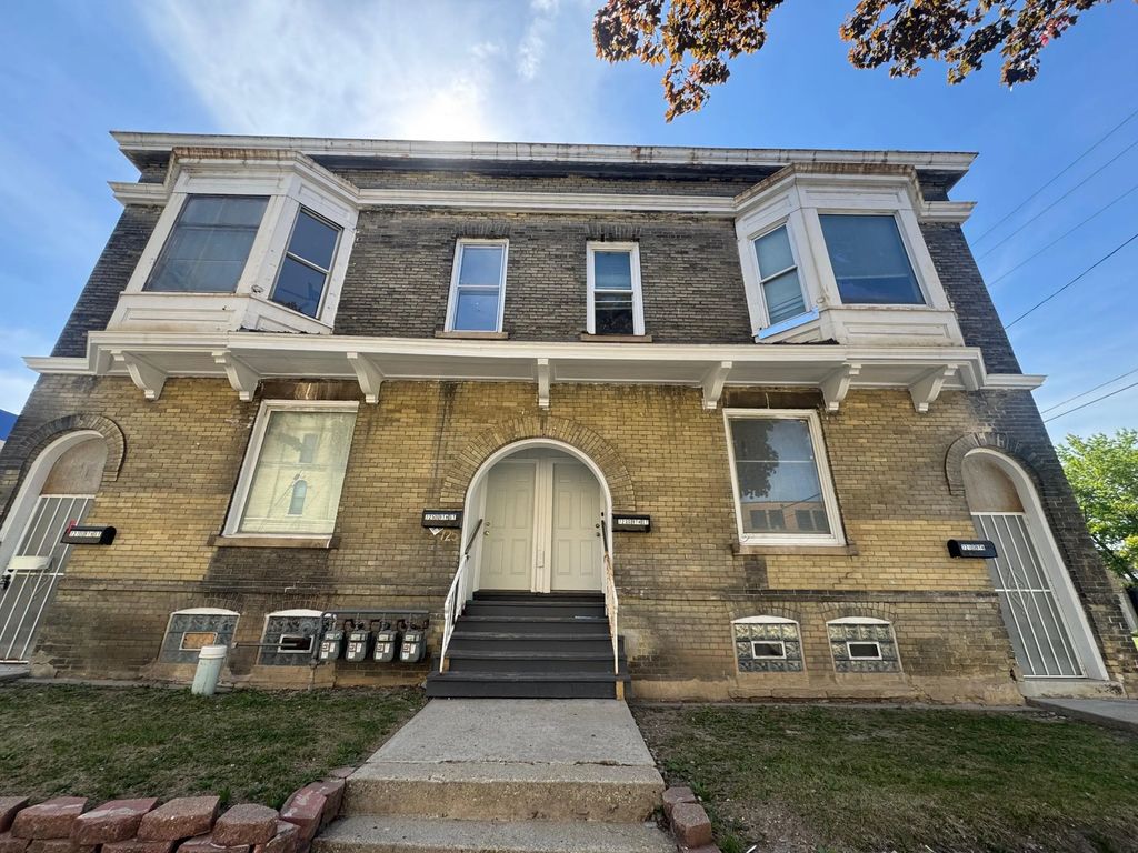 725 S 9th St, Milwaukee