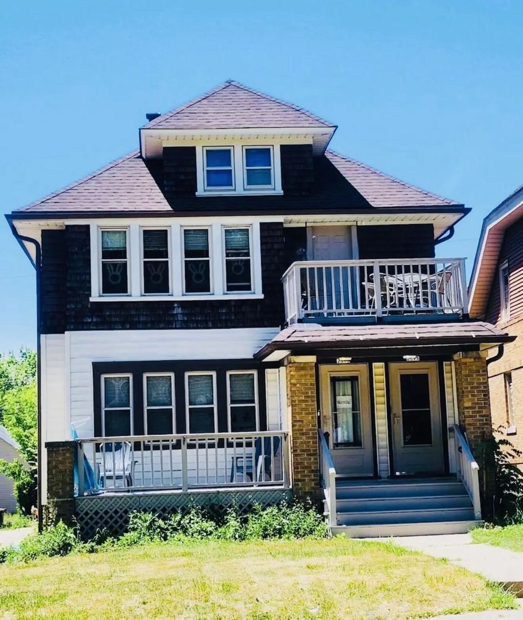 2373 N 67th St 2375, Wauwatosa