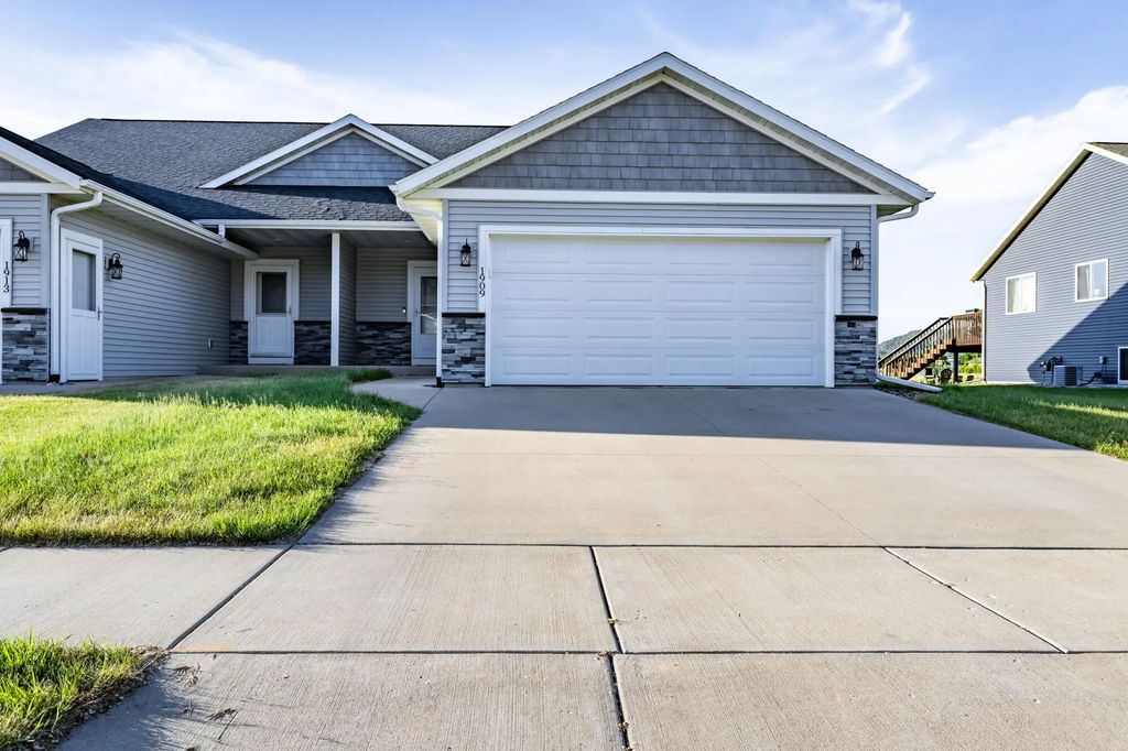 1909 Prairie Pl, Holmen