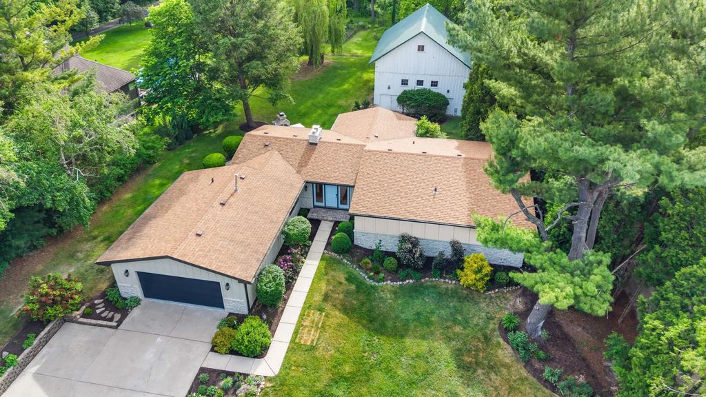 986 Indian Hills Rd, Fontana