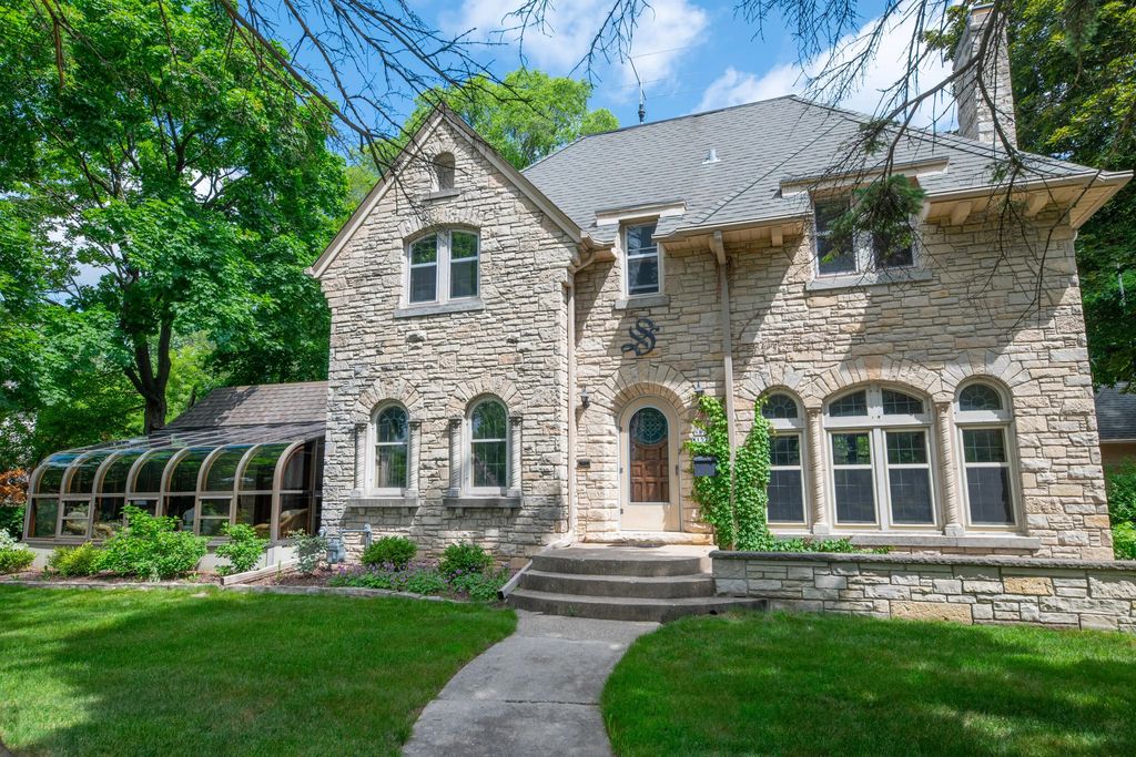 N87w15714 Kenwood Blvd, Menomonee Falls