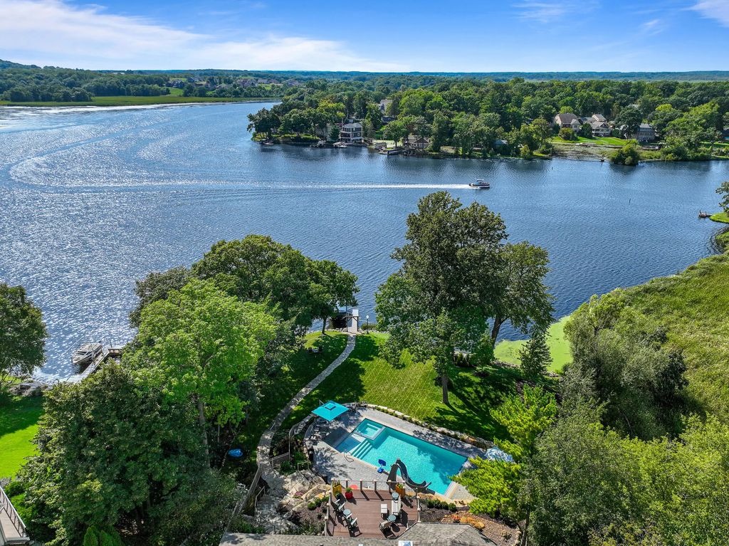 6474 Blue Heron Pointe Dr, Waterford