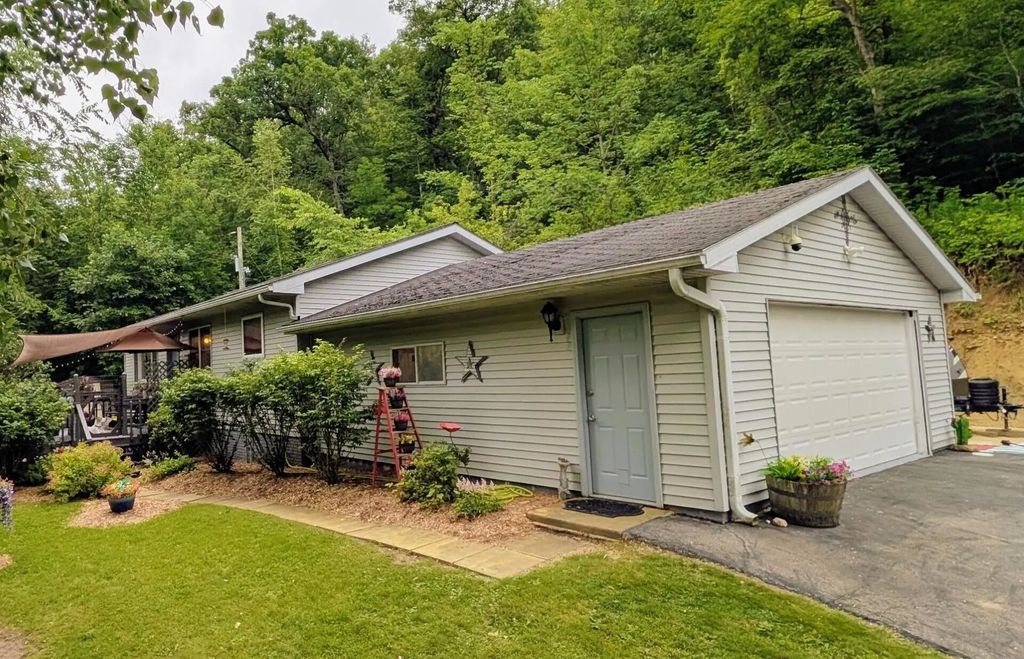 E4585 Bean Ln, Coon