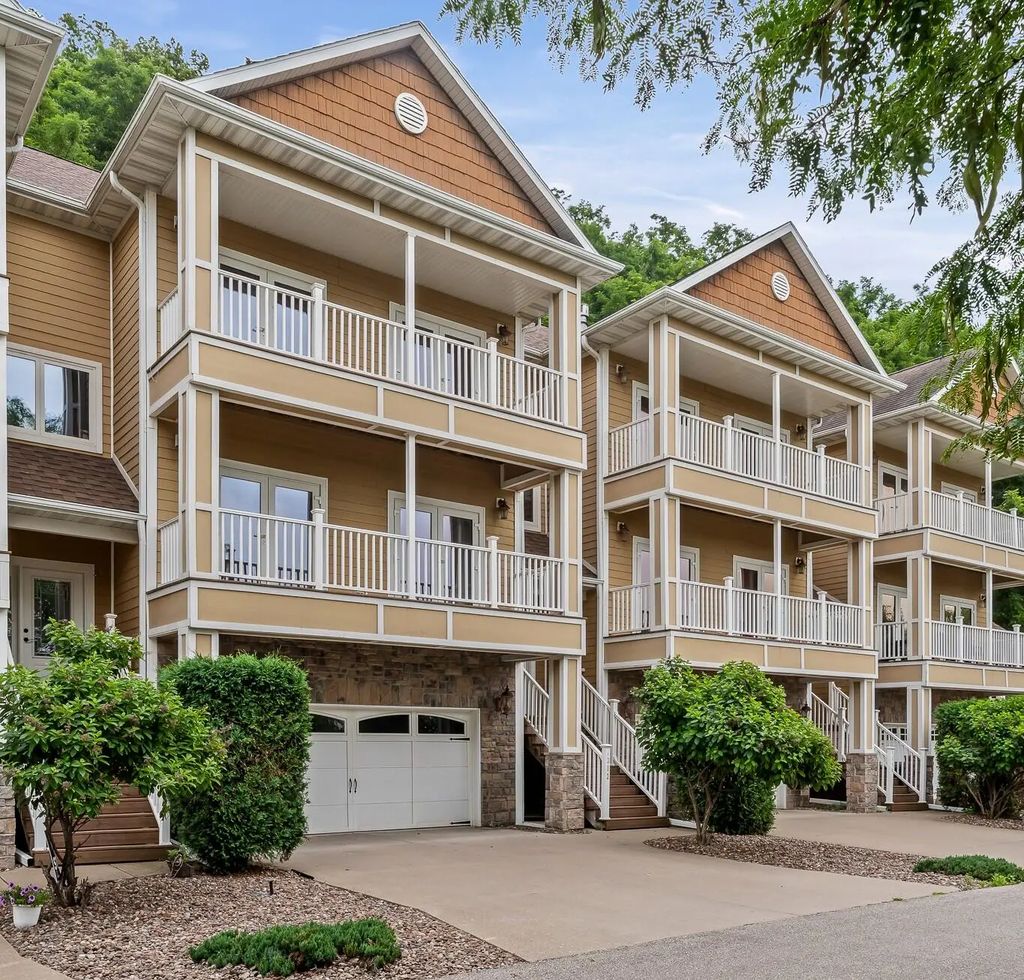 1312 Sunset Ct, La Crosse