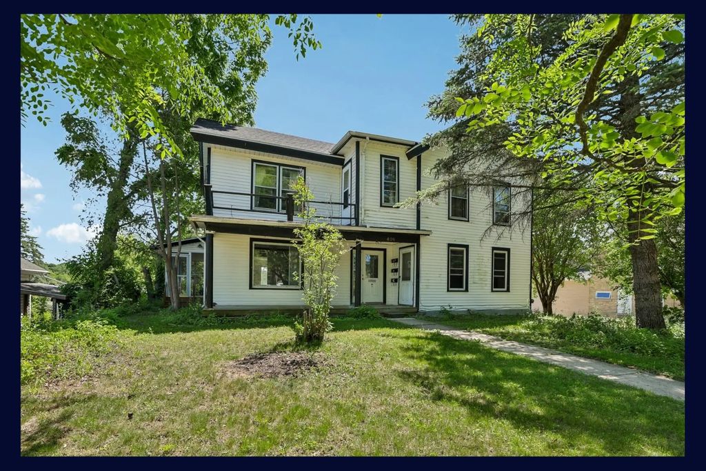 408 W Lake St 408 1/2, Lake Mills