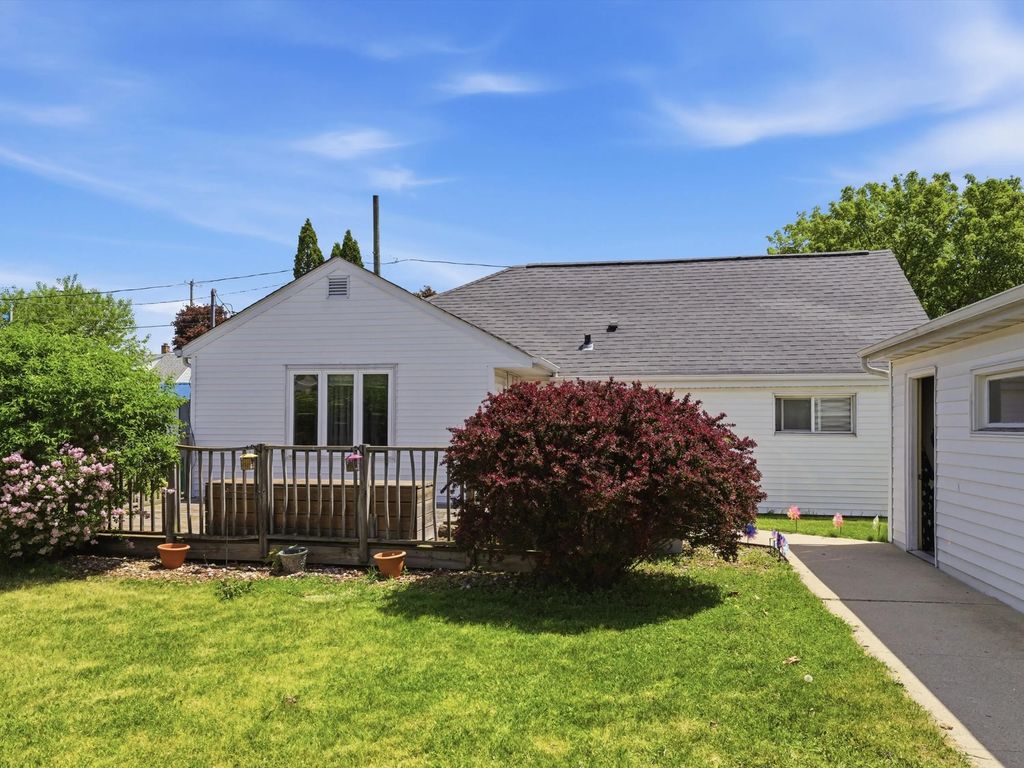 1035 N 43rd St, Manitowoc
