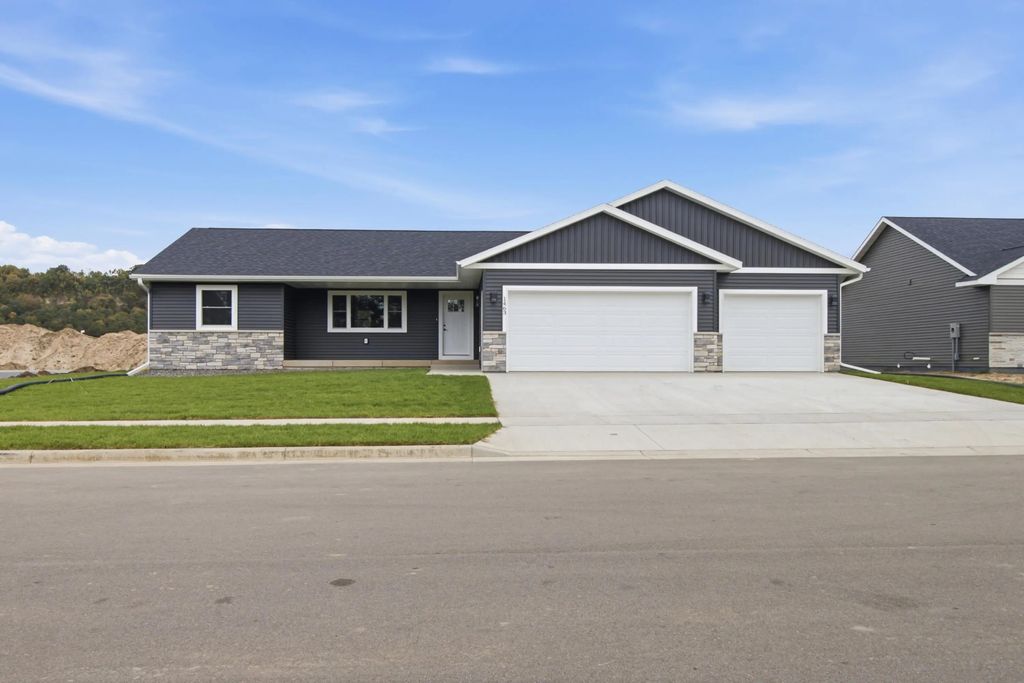 1463 Iris St, Holmen