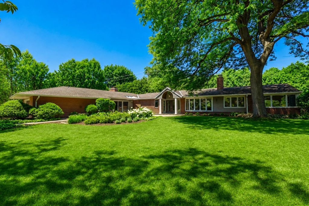 2644 N 97th St, Wauwatosa