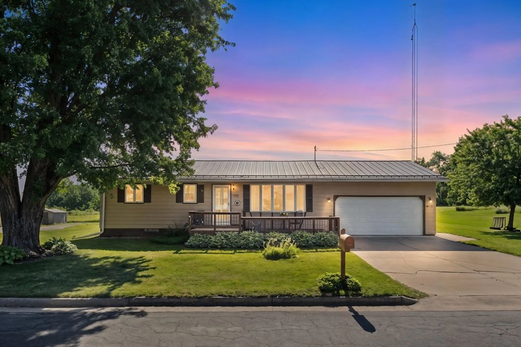 715 Chicago Ave, Viroqua