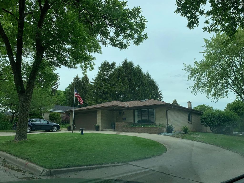 2212 W Parnell Ave, Milwaukee
